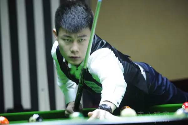 依靠边翼深 依靠边翼深